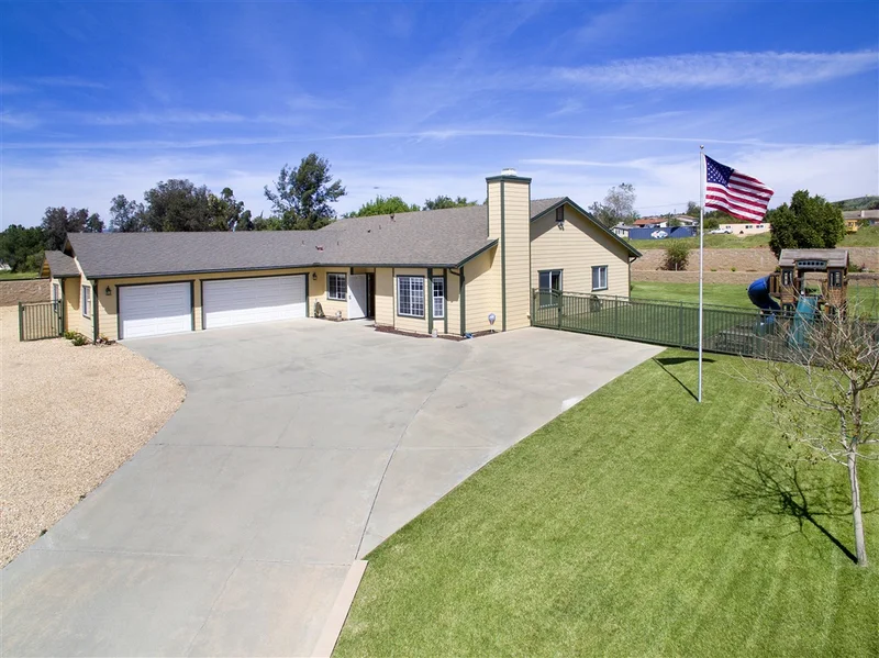 1011 Winners Circle, Ramona, CA 92065