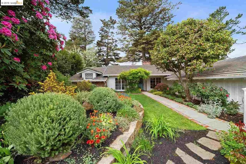 2559 Carisbrook Dr., Oakland, CA 94611