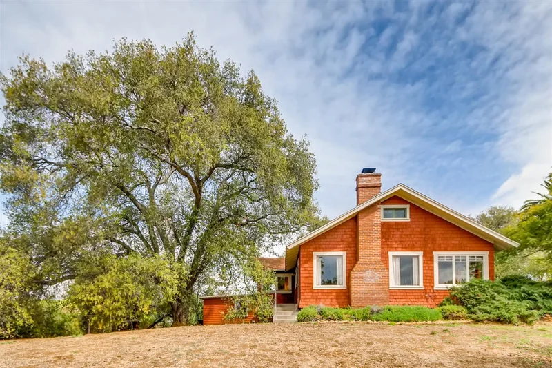 8869 Los Coches Rd, Lakeside, CA 92040