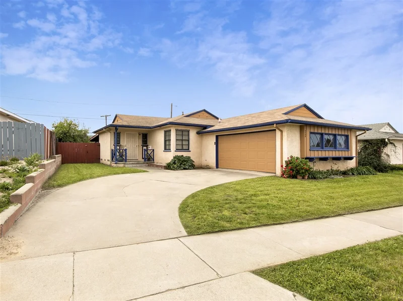5449 Barclay Ave., San Diego, CA 92120