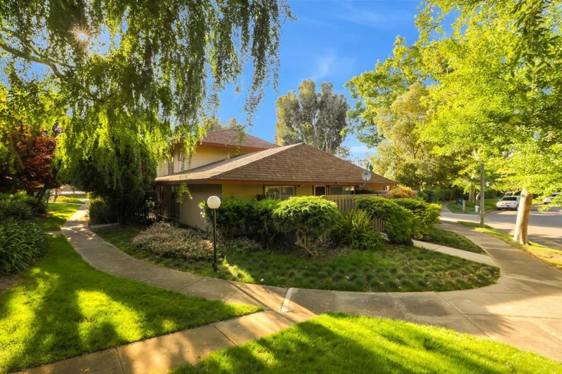 225 Red Oak #P, Sunnyvale, CA 94086