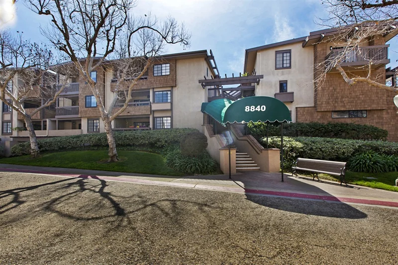 8840 Villa La Jolla #102, La Jolla, CA 92037