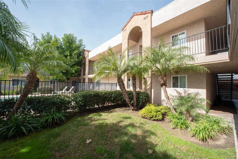 300 Roanoke Rd #Apt 6, El Cajon, CA 92020
