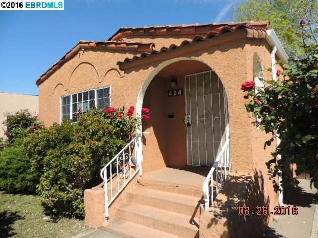 424 9th St, Pittsburg, CA 94565