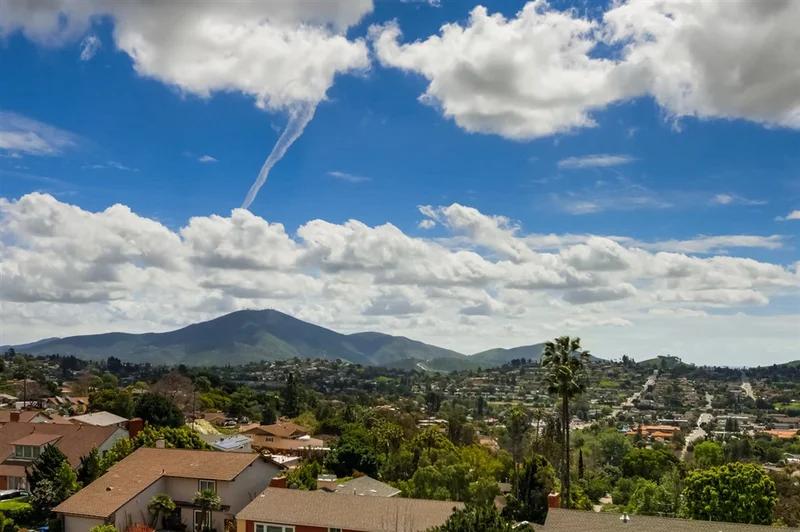 10009 Helix Mont Dr., La Mesa, CA 91941