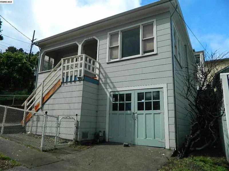 1034 5th Ave, Crockett, CA 94525-1321