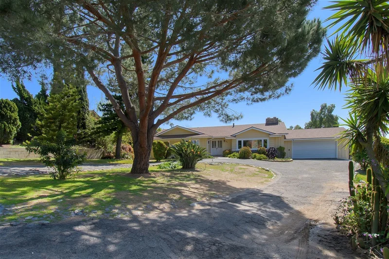 2298 Alta Vista Dr, Vista, CA 92084