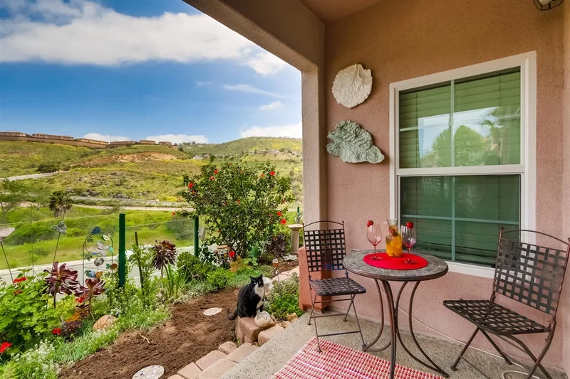2708 Lake Pointe Dr #109, Spring Valley, CA 91977