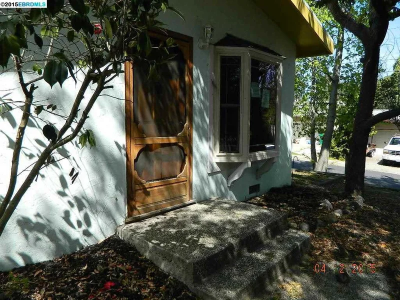 270 Zoe Ct, Pinole, CA 94564