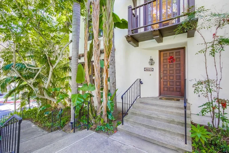 8612 Villa La Jolla Dr #1, La Jolla, CA 92037