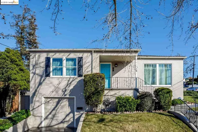 30 Marlow Dr, Oakland, CA 94605