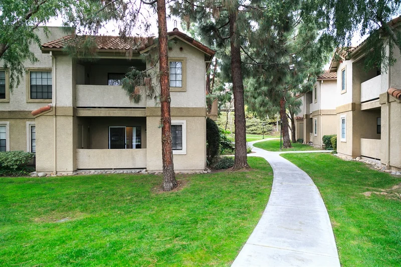 10305 Azuaga 17, San Diego, CA 92129
