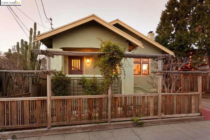 462 43rd St, Oakland, CA 94609