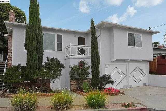 4320 Hyacinth Ave, Oakland, CA 94619-2814