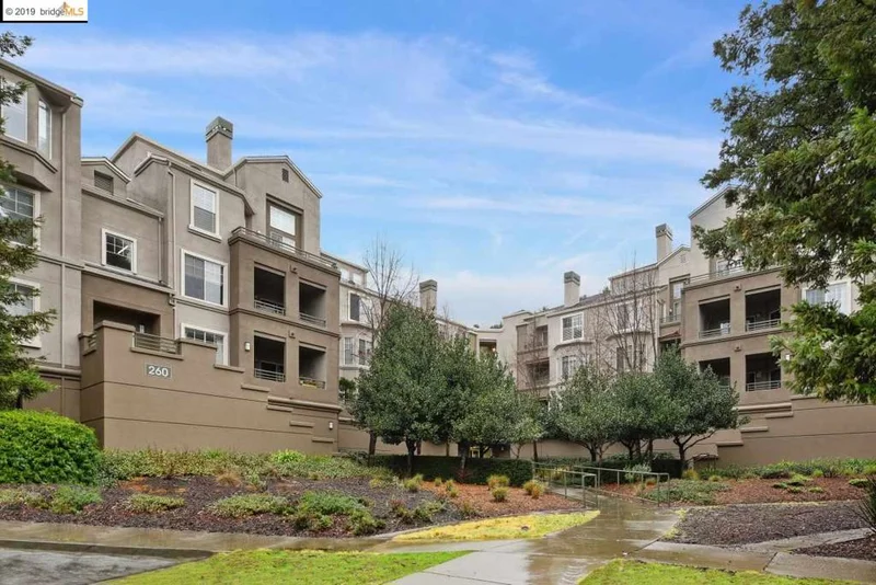 260 Caldecott Ln. #207, Oakland, CA 94611-999