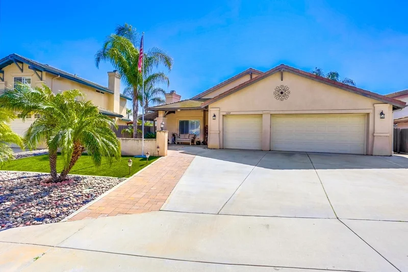 11237 Big Cone Dr, Lakeside, CA 92040