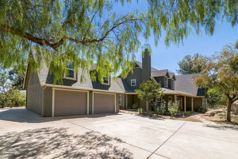 42405 Melton Drive, Hemet, CA 92544