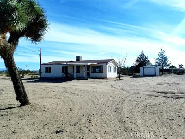 11638 White, Phelan, CA 92371