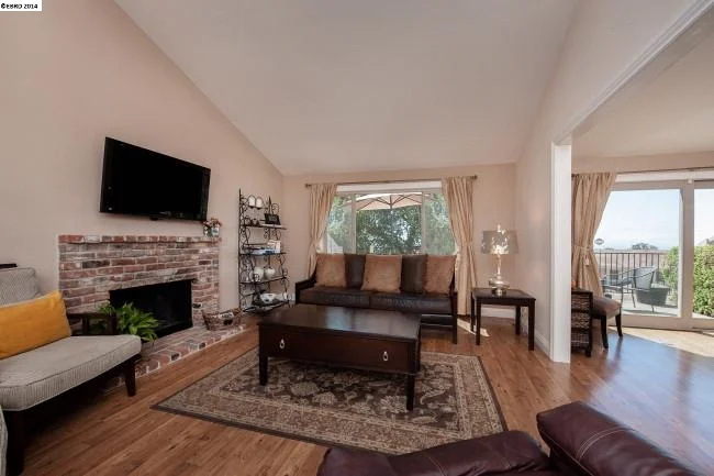 101 Thousand Oaks St, Oakland, CA 94605-4619