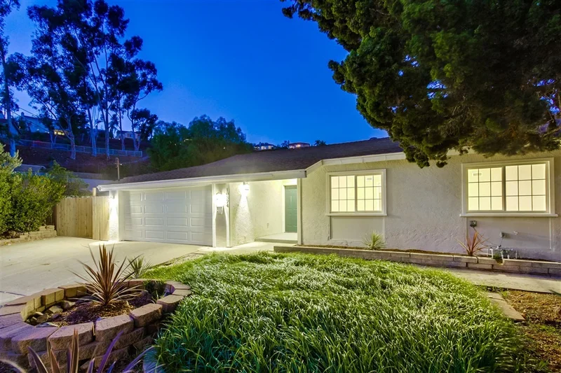 10374 Strawberry Ln, Spring Valley, CA 91977