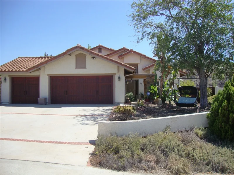 11831 Calle Trucksess, El Cajon, CA 92019