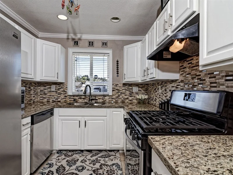 901 Elkelton Blvd, Spring Valley, CA 91977