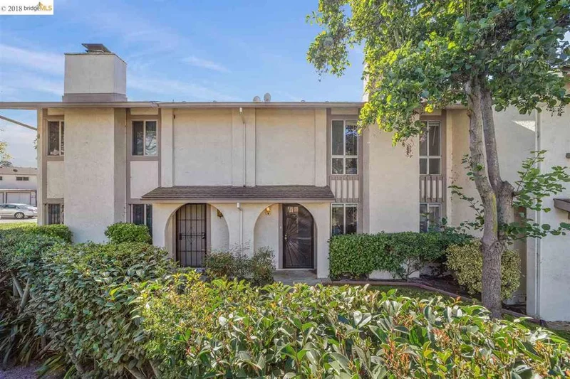 9 Greenview Ln, Richmond, CA 94803