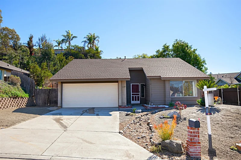 9120 Palomino Ridge Dr, Lakeside, CA 92040