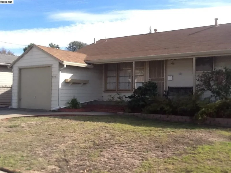 2541 Lessley Ave, Castro Valley, CA 94546-6427