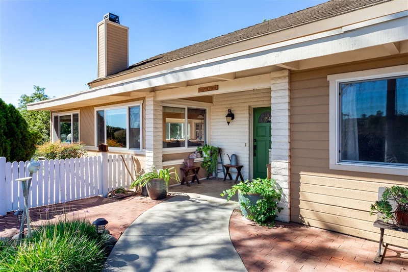 2573 Gum Tree, Fallbrook, CA 92028