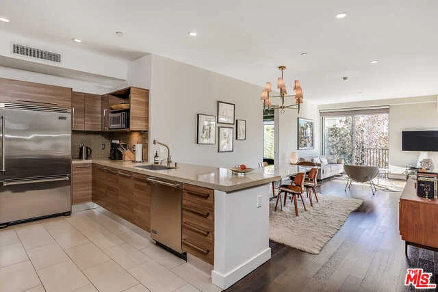 855 Croft #308, Los Angeles, CA 90069