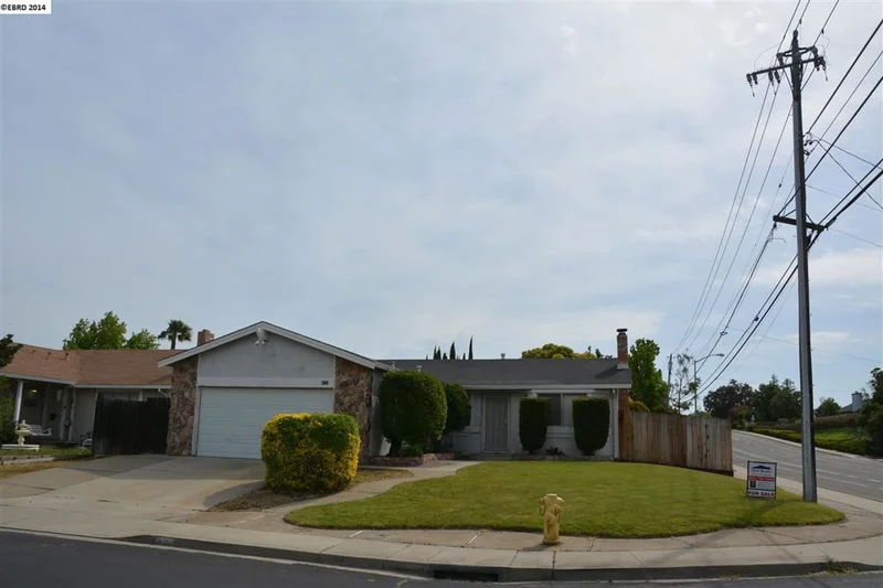4500 Burgundy Dr, Oakley, CA 94561-1801