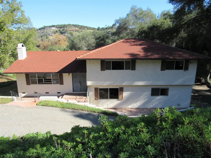 2536 Valerie Dr, Fallbrook, CA 92028