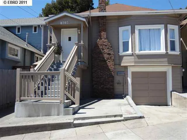 2705 13th Ave, Oakland, CA 94606-3223