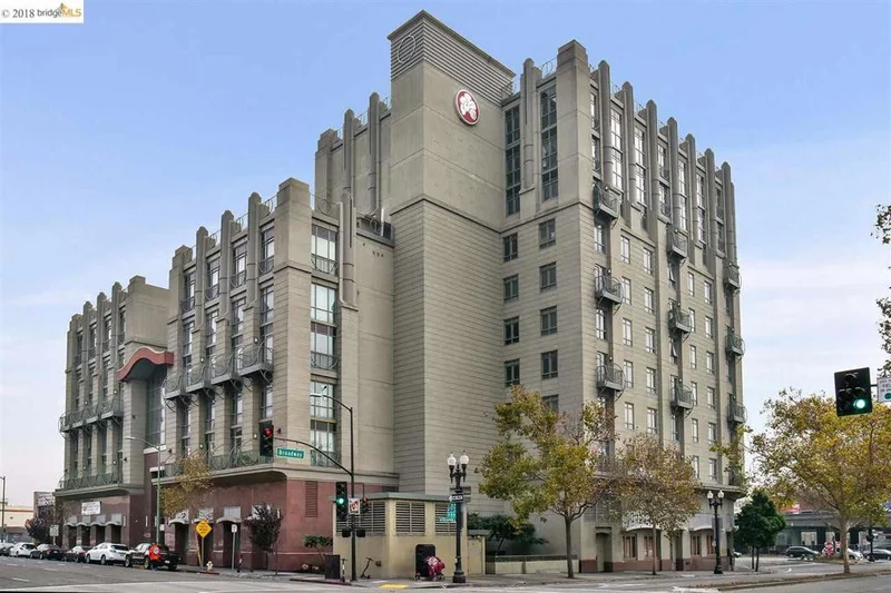 423 7th St #207, Oakland, CA 94607