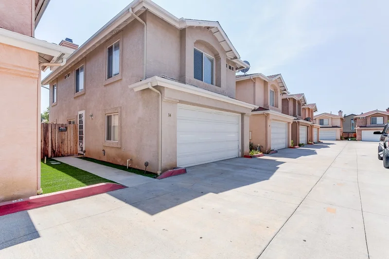 547 Hart Dr #14, El Cajon, CA 92021
