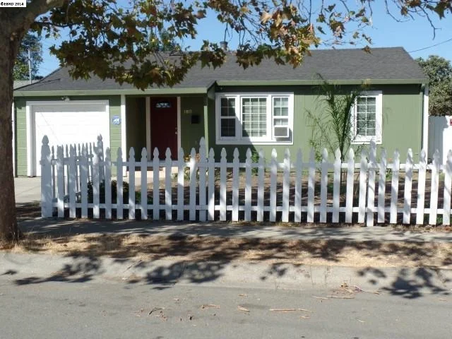 188 Navy St, Pittsburg, CA 94565-4017