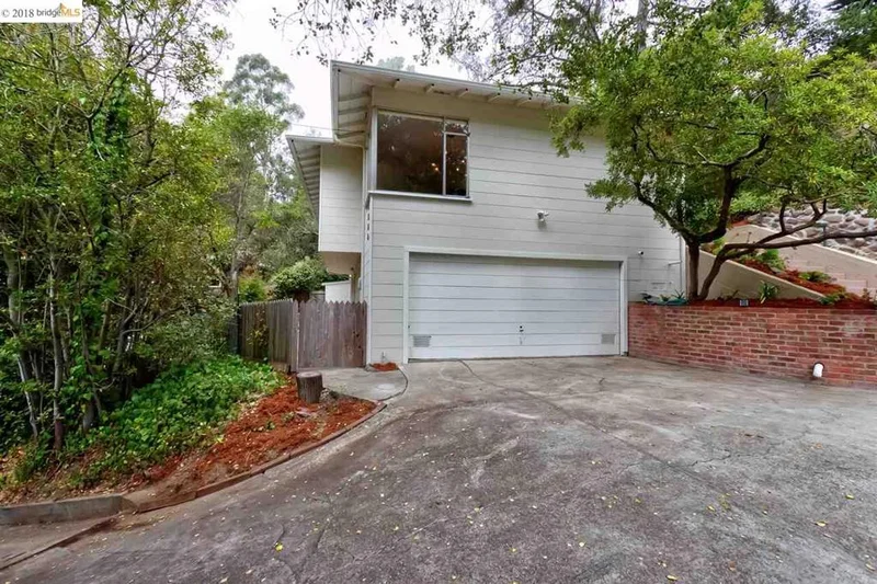5566 Moraga Ave, Piedmont, CA 94611