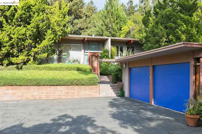 55 Woodcrest Circle, Oakland, CA 94602