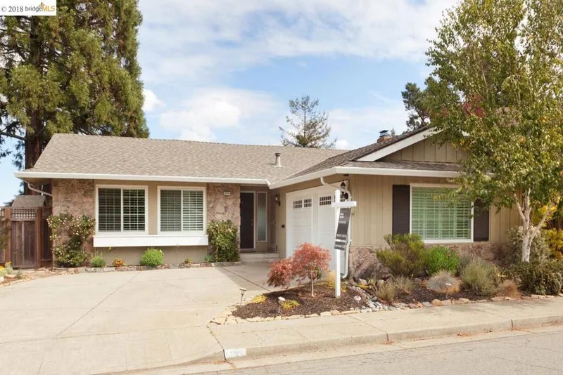 5215 Saddle Brook Dr, Oakland, CA 94619