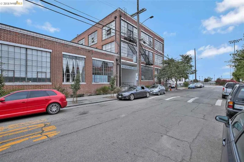 1018 4th Ave #111, Oakland, CA 94606