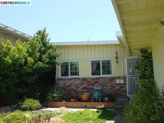 18742 Center Street, Castro Valley, CA 94546-2528