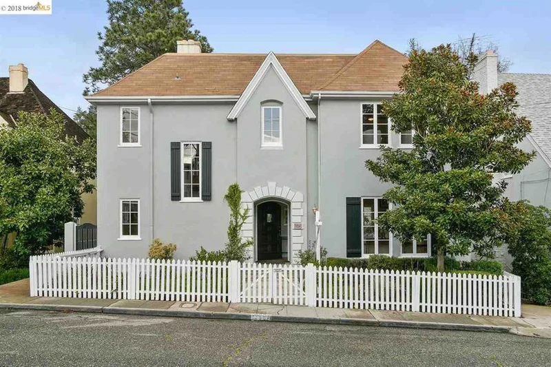 858 Carlston Ave., Oakland, CA 94610-1733