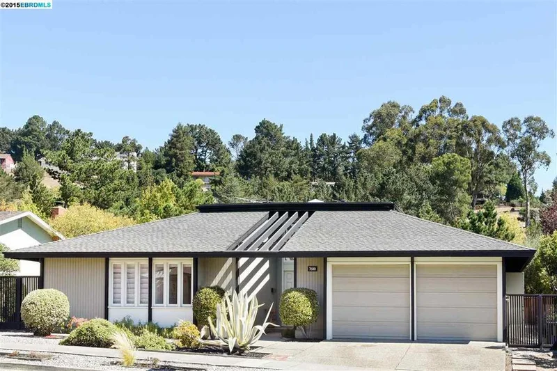 7680 Hansom Dr, Oakland, CA 94605