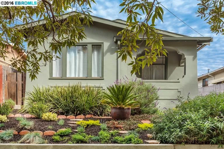 2742 Pleasant St, Oakland, CA 94602