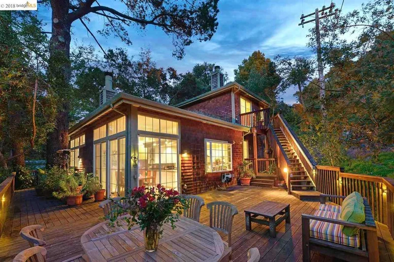 4551 Heafey Rd, Oakland, CA 94605