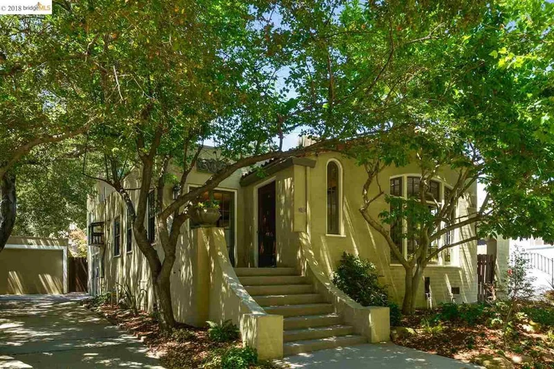 1242 Trestle Glen Rd, Oakland, CA 94610