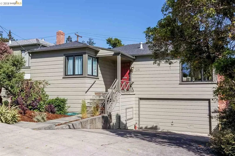 104 Seaview Dr, El Cerrito, CA 94530