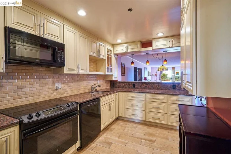 1001 Shoreline Dr #105, Alameda, CA 94501