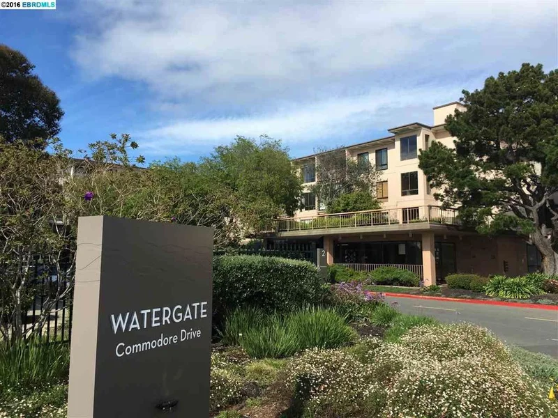 9 Commodore Dr #A202, Emeryville, CA 94608